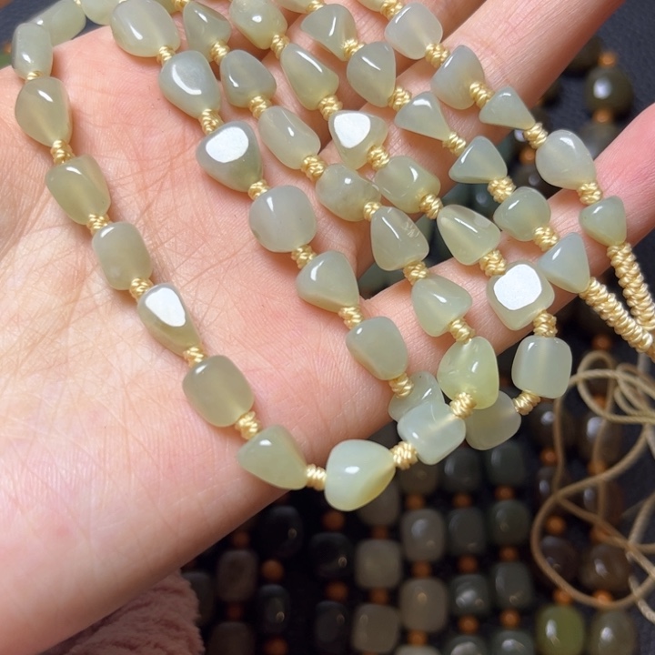 和田玉颈饰未镶嵌