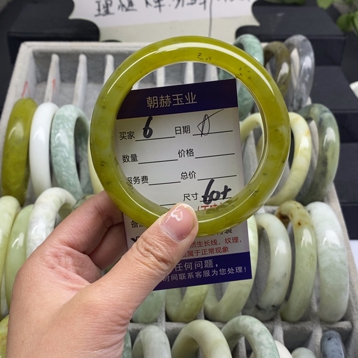 蛇纹石玉手镯未镶嵌