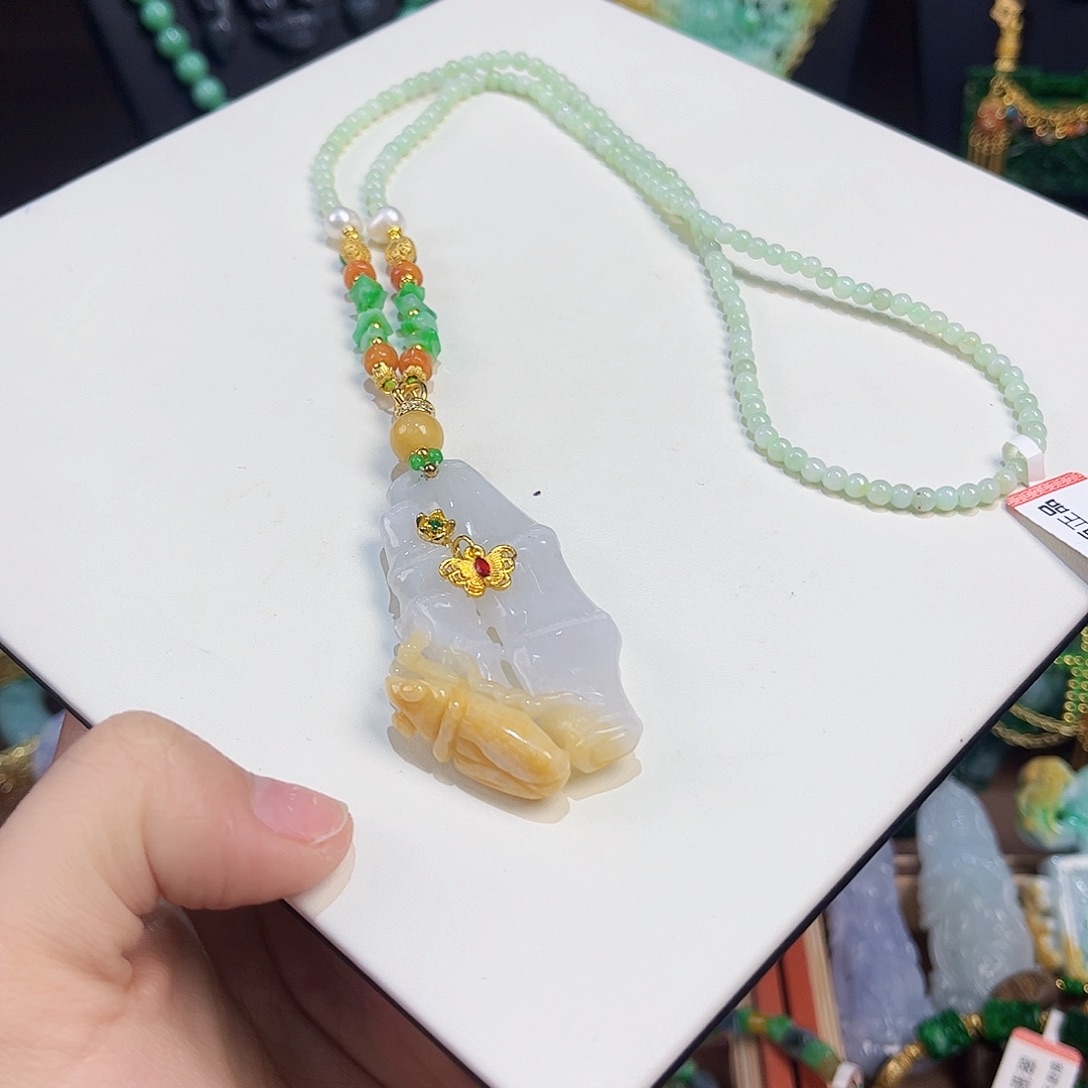 翡翠未镶嵌颈饰节节高升一鸣惊人