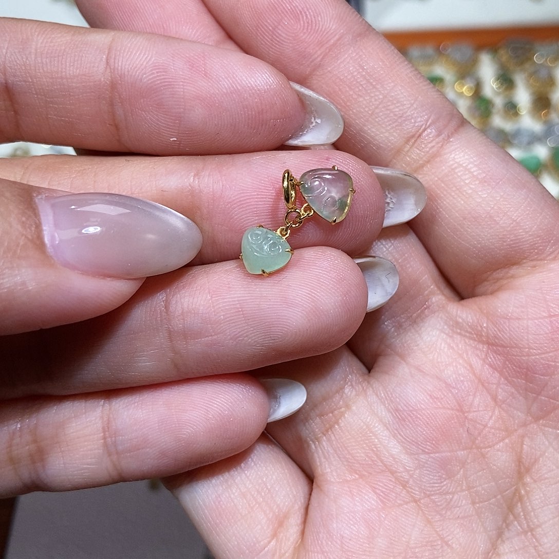 翡翠18K金镶嵌颈饰111