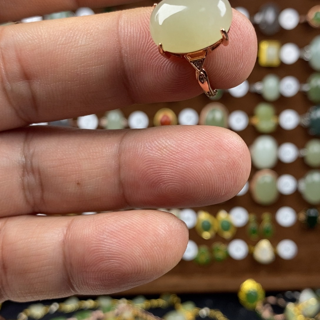 和田玉（青白玉）戒指合金