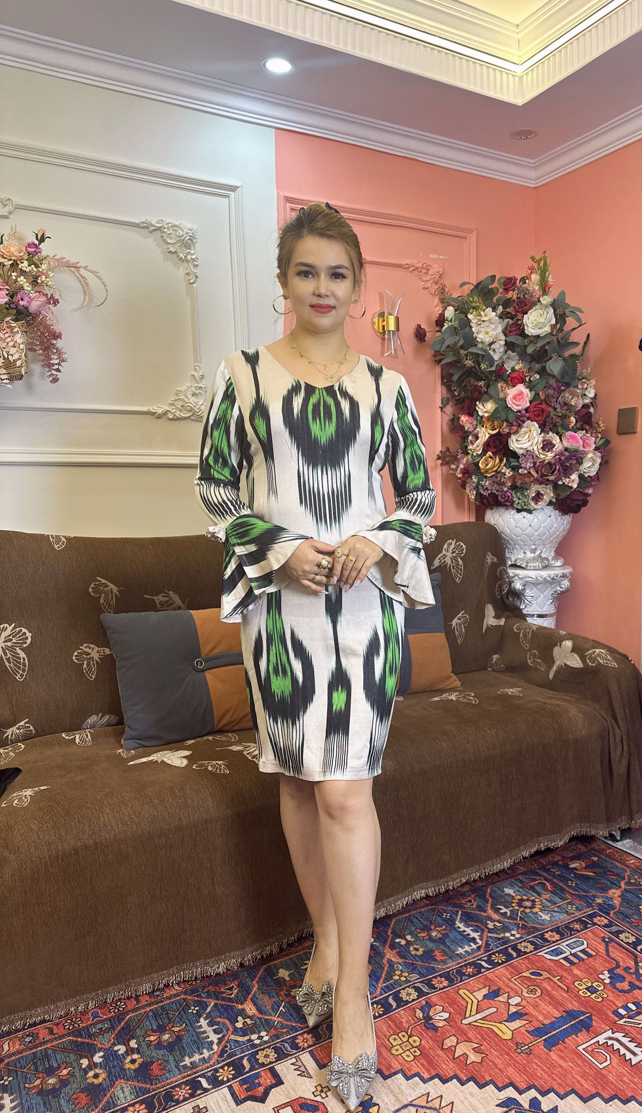 圆领立领喇叭袖一字领长袖连衣裙春夏轻奢休闲女装