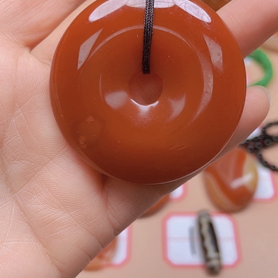 玛瑙/玉髓颈饰未镶嵌秦****器