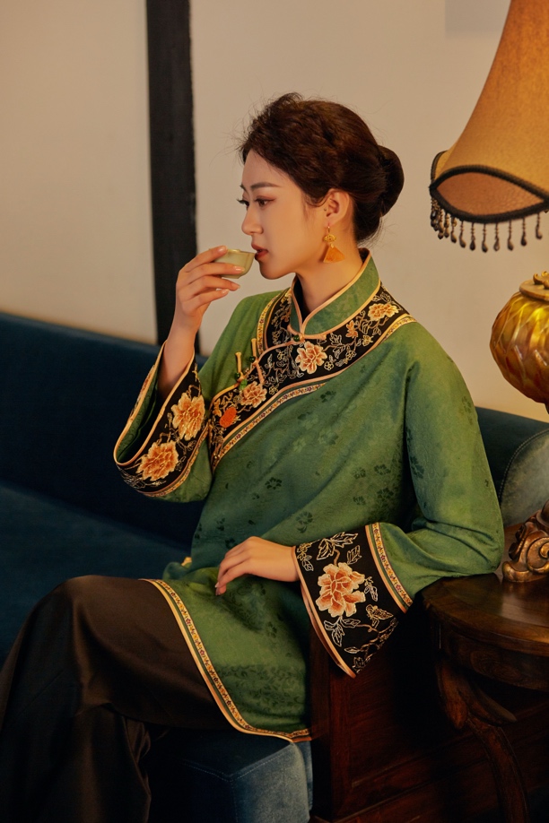 卿佩华服纯手工苏绣打籽绣太太服