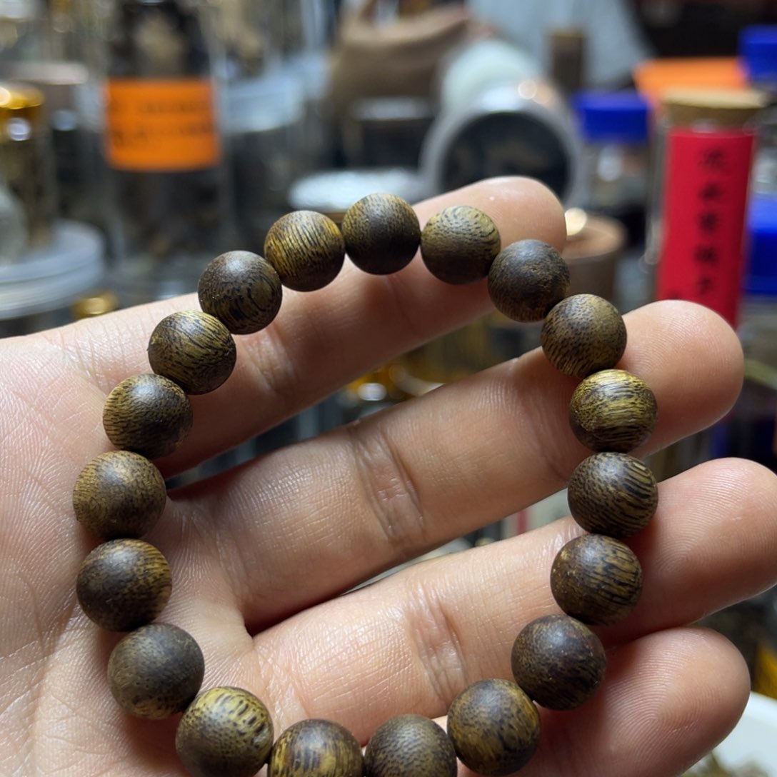 沉香木手串高阶金丝油陆河奇楠手串