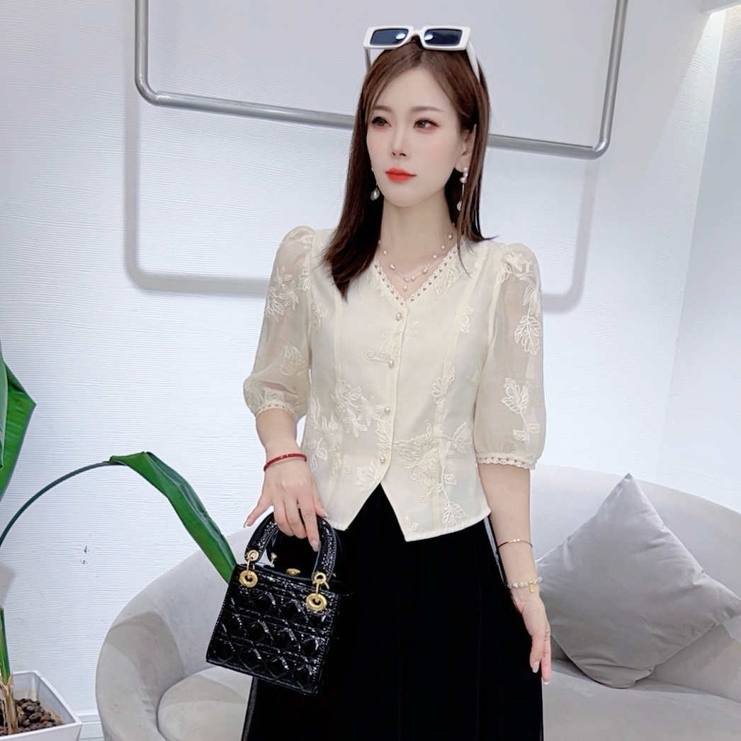 A8697法式V领五分袖衬衫女早秋新款洋气减龄显瘦百搭上衣