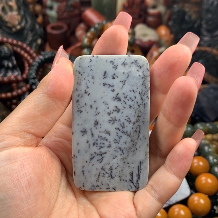 透闪石质玉未镶嵌珠宝奇石