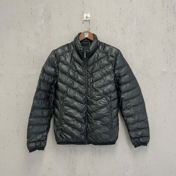 99新 Prada/普拉达 prada黑色红标机能风羽绒服m码