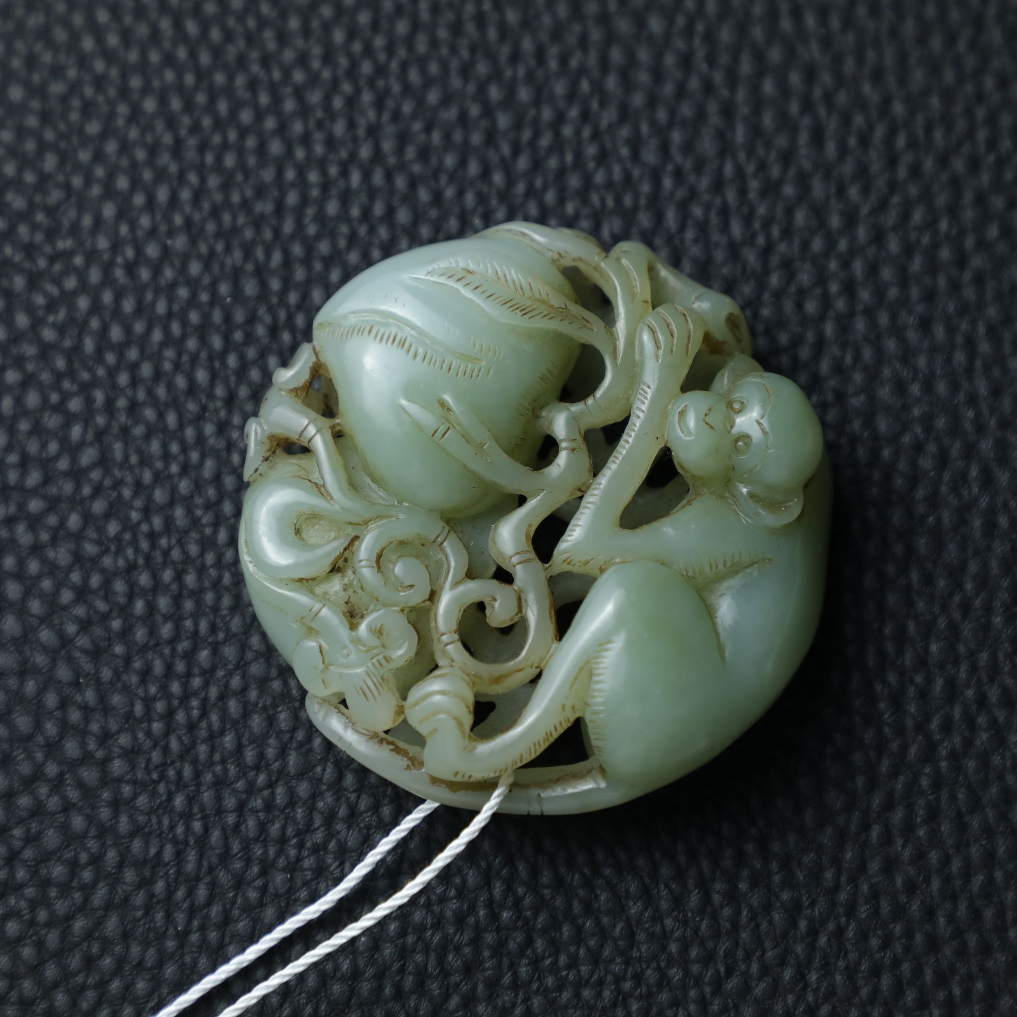 TCWWA07041清晚和田白玉猴子献寿把件