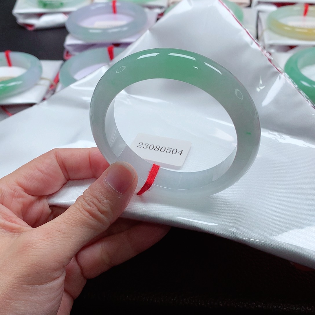 翡翠手镯未镶嵌天然A货翡翠手镯