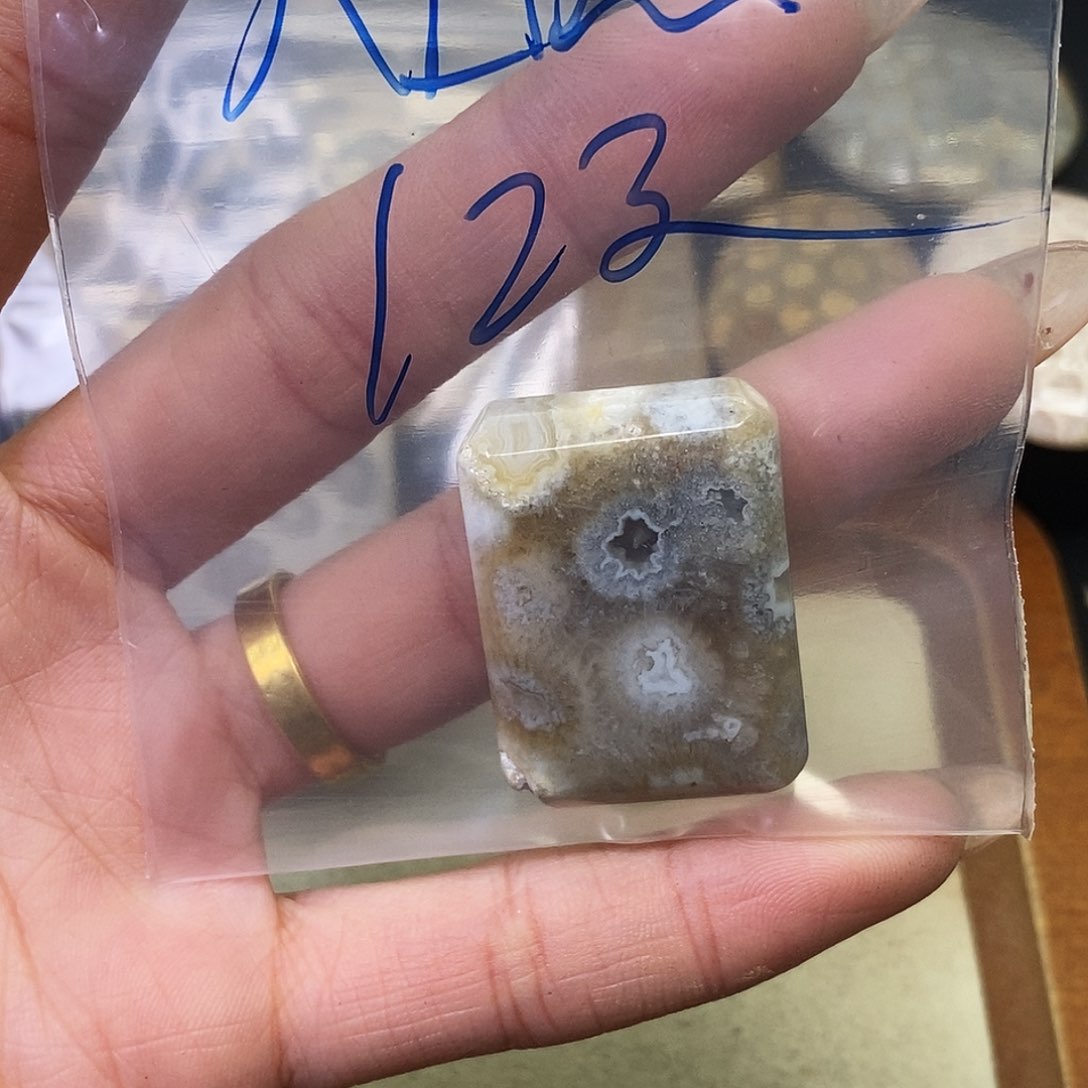 硅化玉颈饰合金大****者