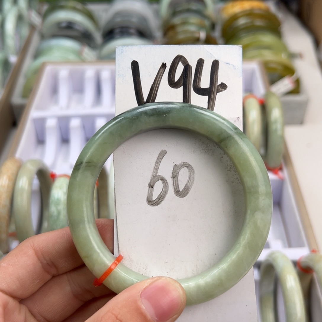 岫玉手镯未镶嵌天然岫玉