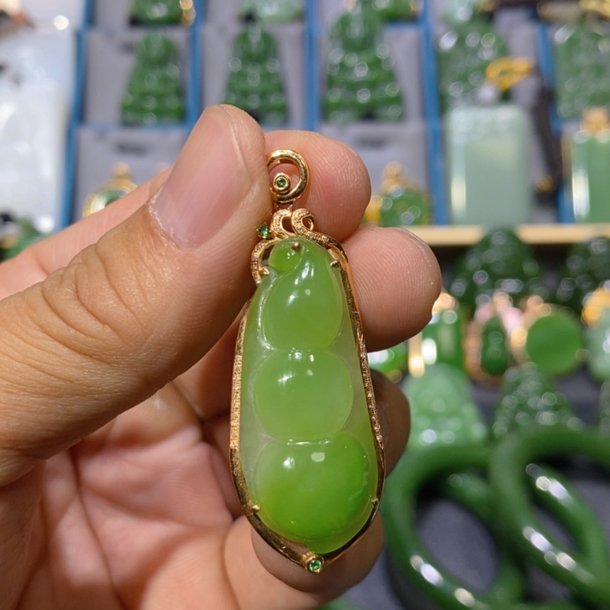 【闪购商品】和田玉吊坠(不含链)18K金镶嵌苹果绿福豆 35