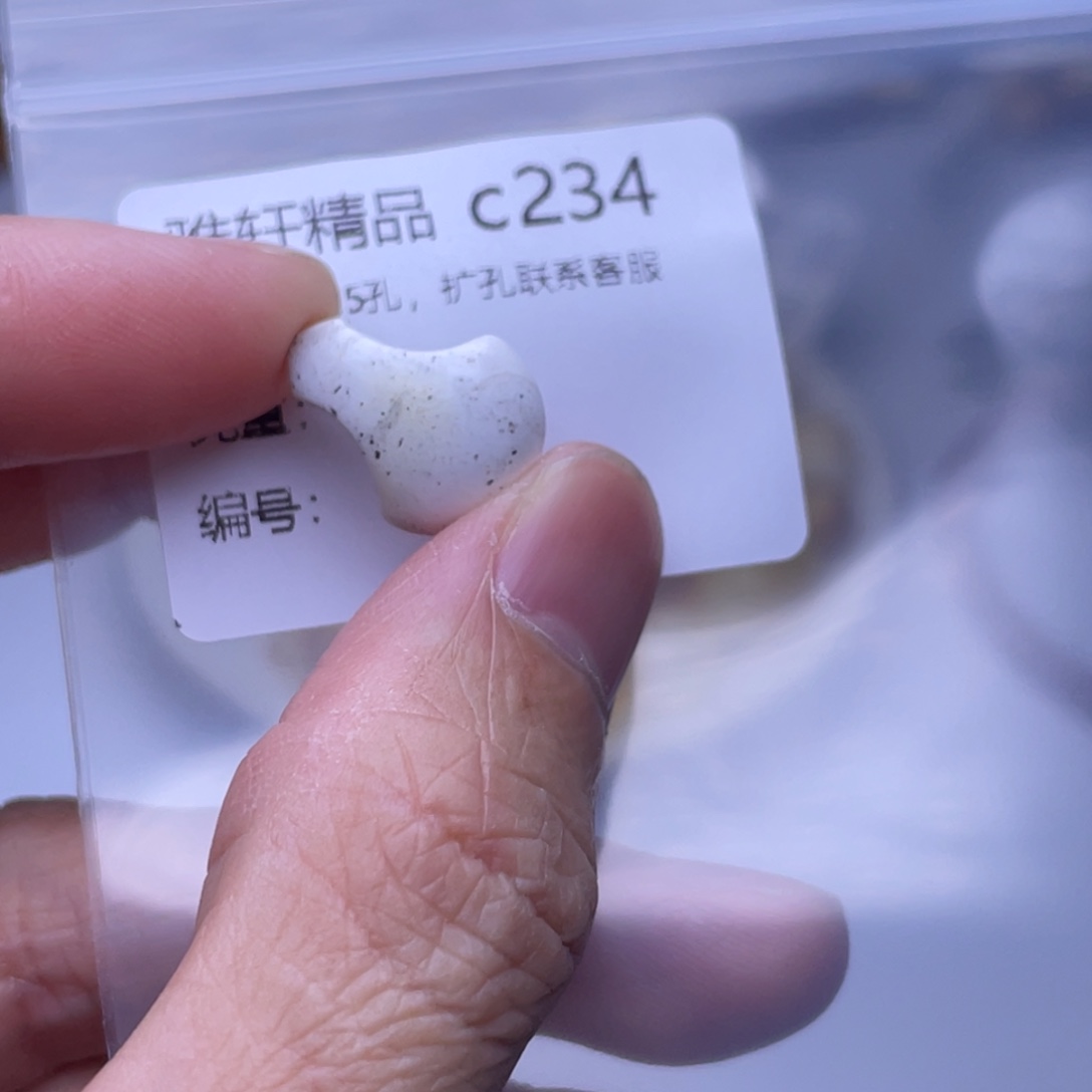 琥珀未镶嵌裸石琥珀