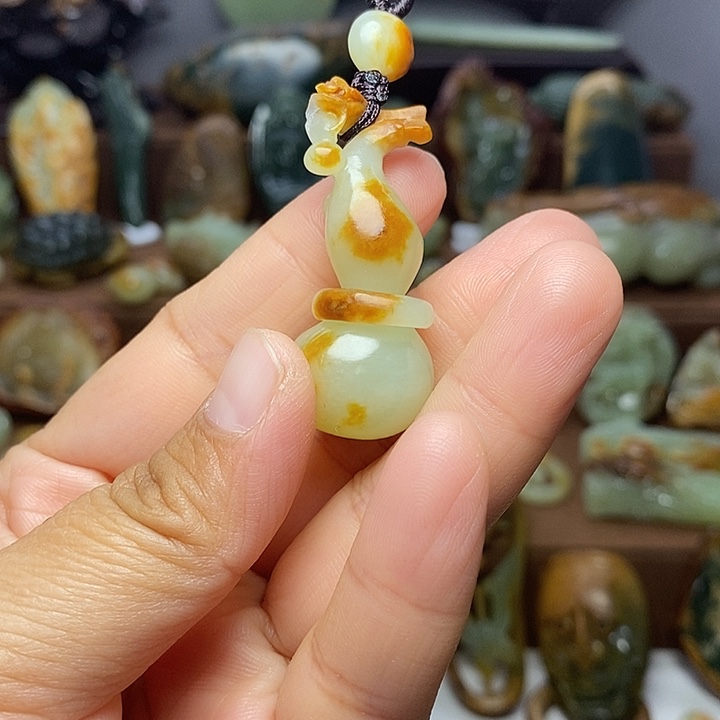 珠***S岫岩河磨玉（透闪石质玉）未镶嵌颈饰