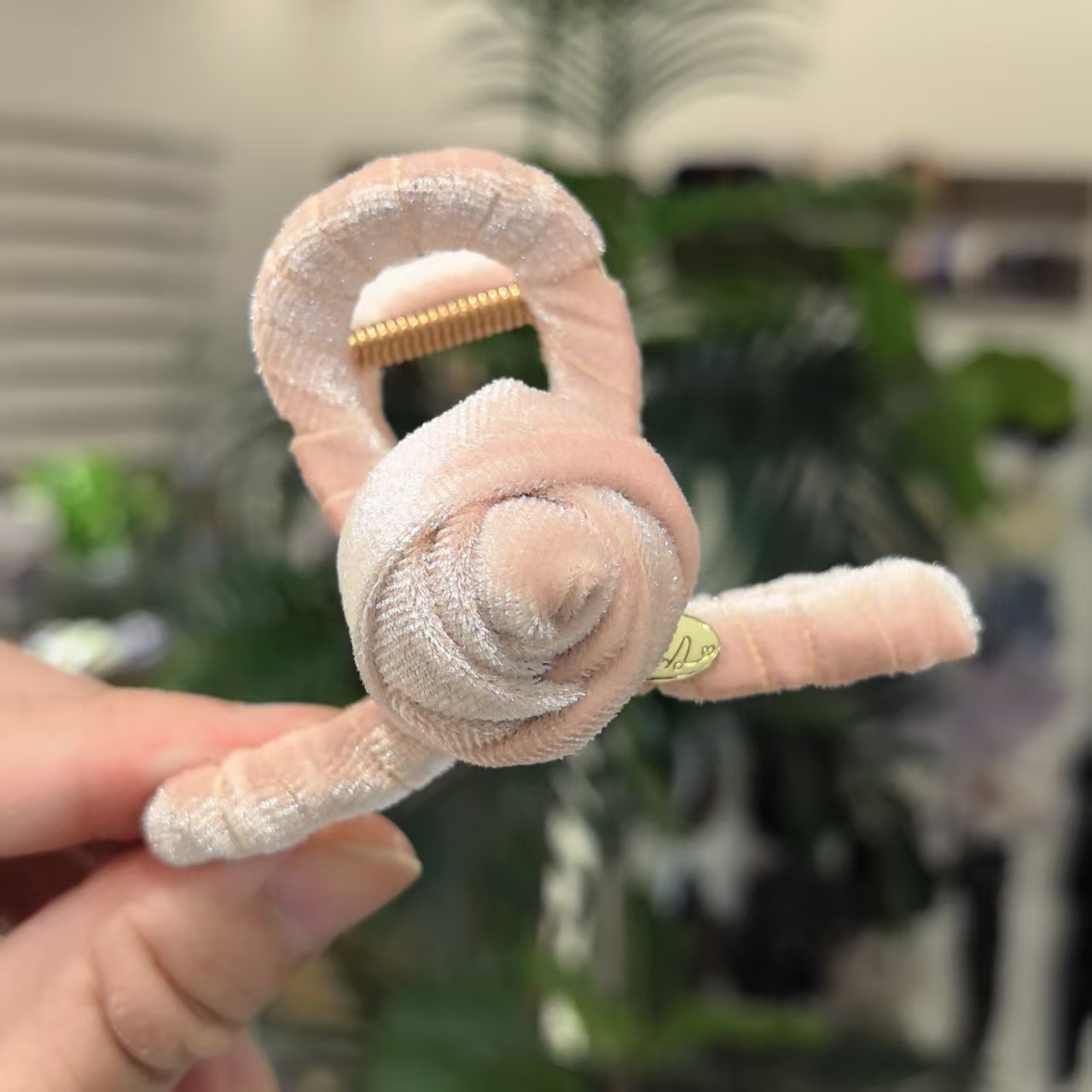 新款精致粉色丝绒手工玫瑰高八抓夹4821