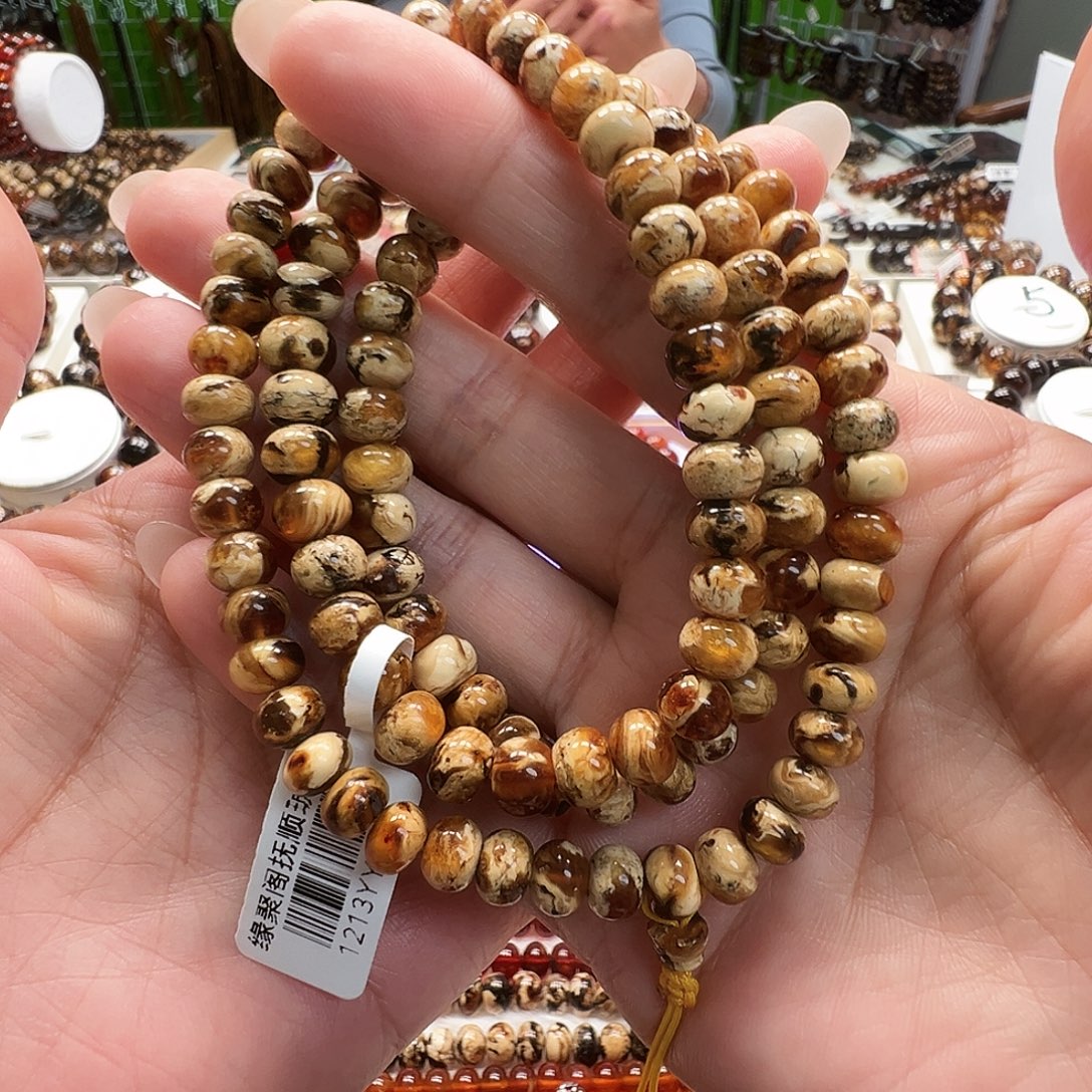 露***鹭琥珀未镶嵌裸石抚顺琥珀7干白花溶洞