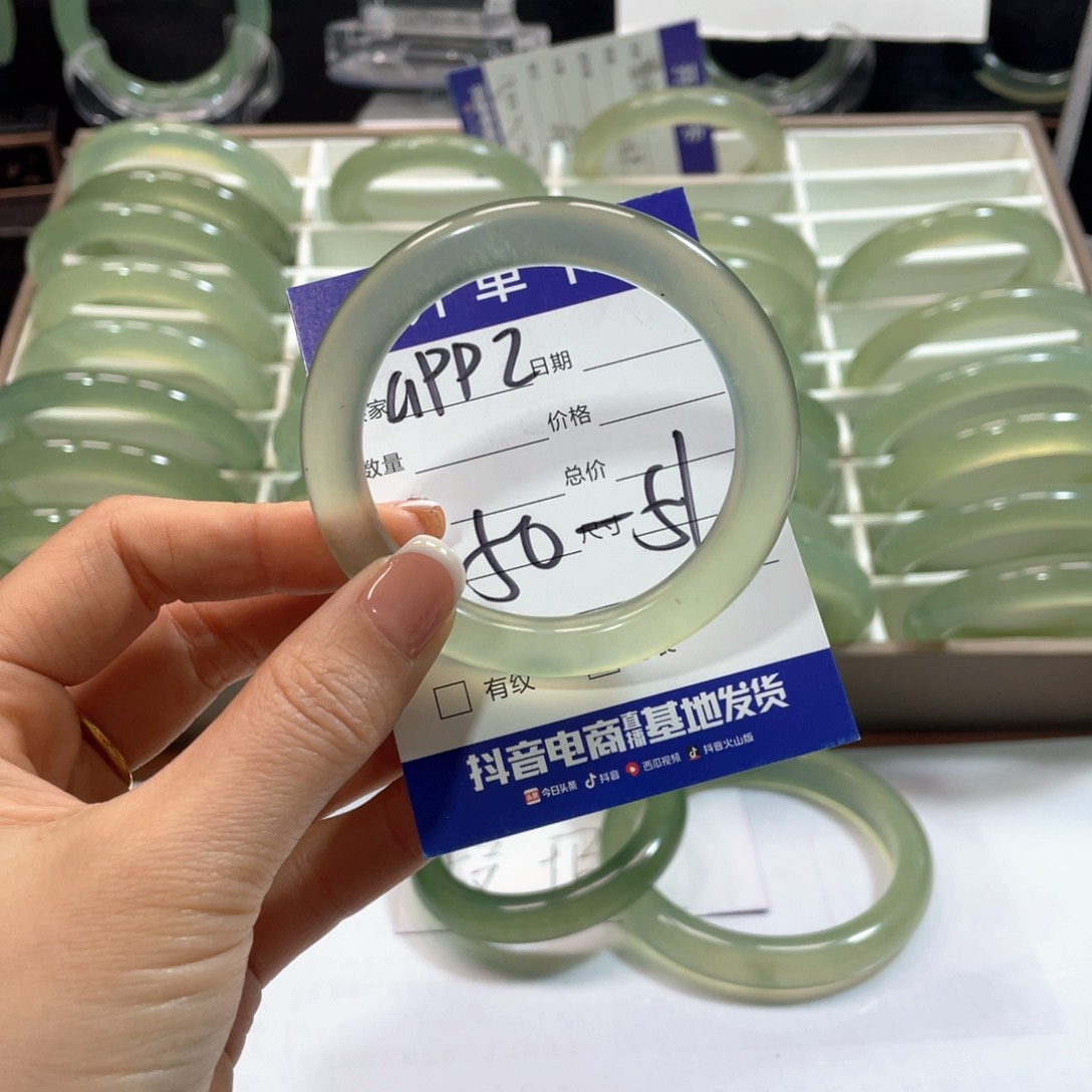 蛇纹石玉手镯未镶嵌悲****汤