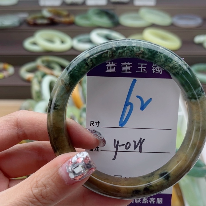 蛇纹石玉手镯未镶嵌