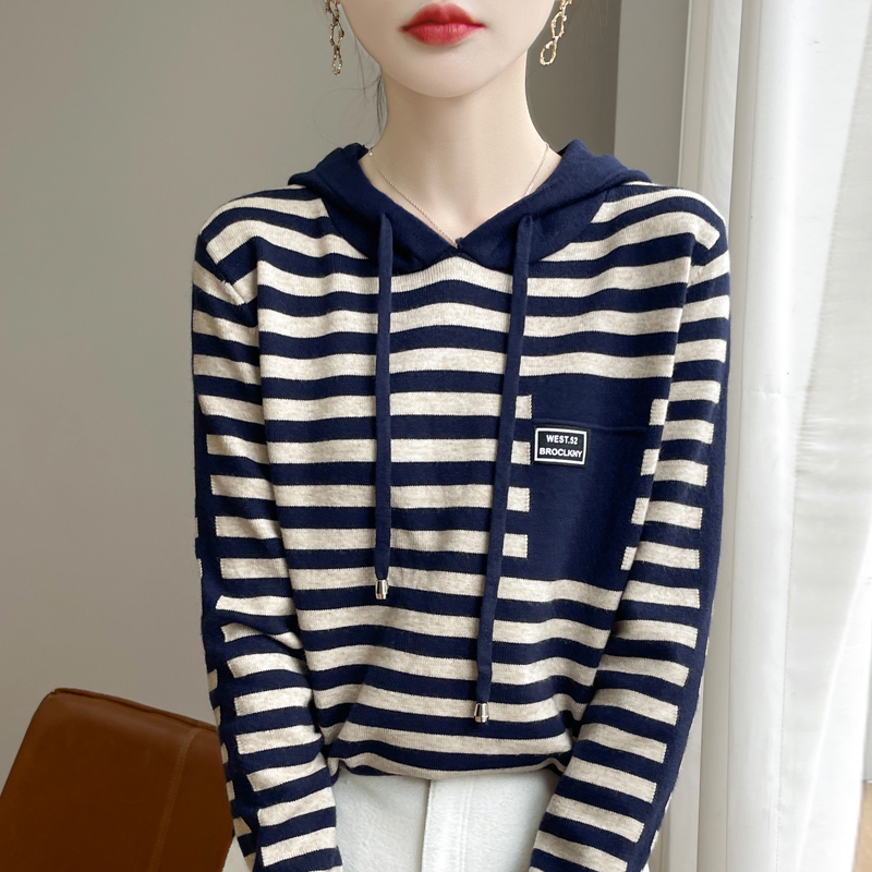 上新！经典显瘦条纹针织帽衫