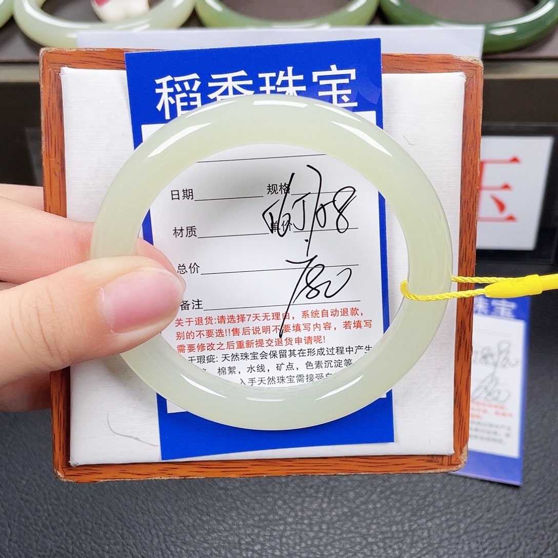 和田玉手镯未镶嵌