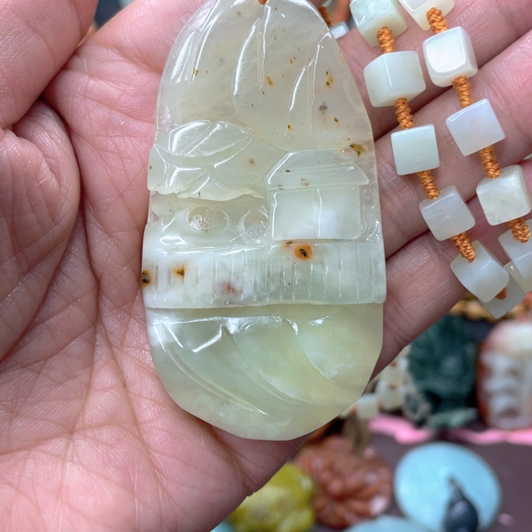 蛇纹石玉颈饰未镶嵌