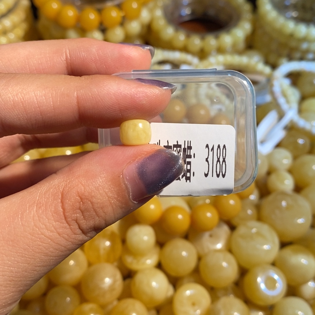 琥珀未镶嵌珠宝奇石3188