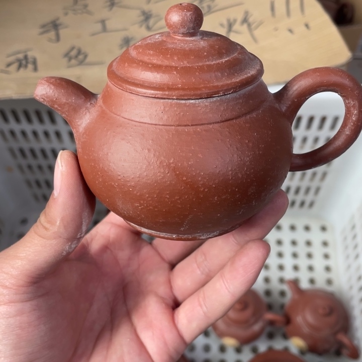 老厂紫砂壶一件。