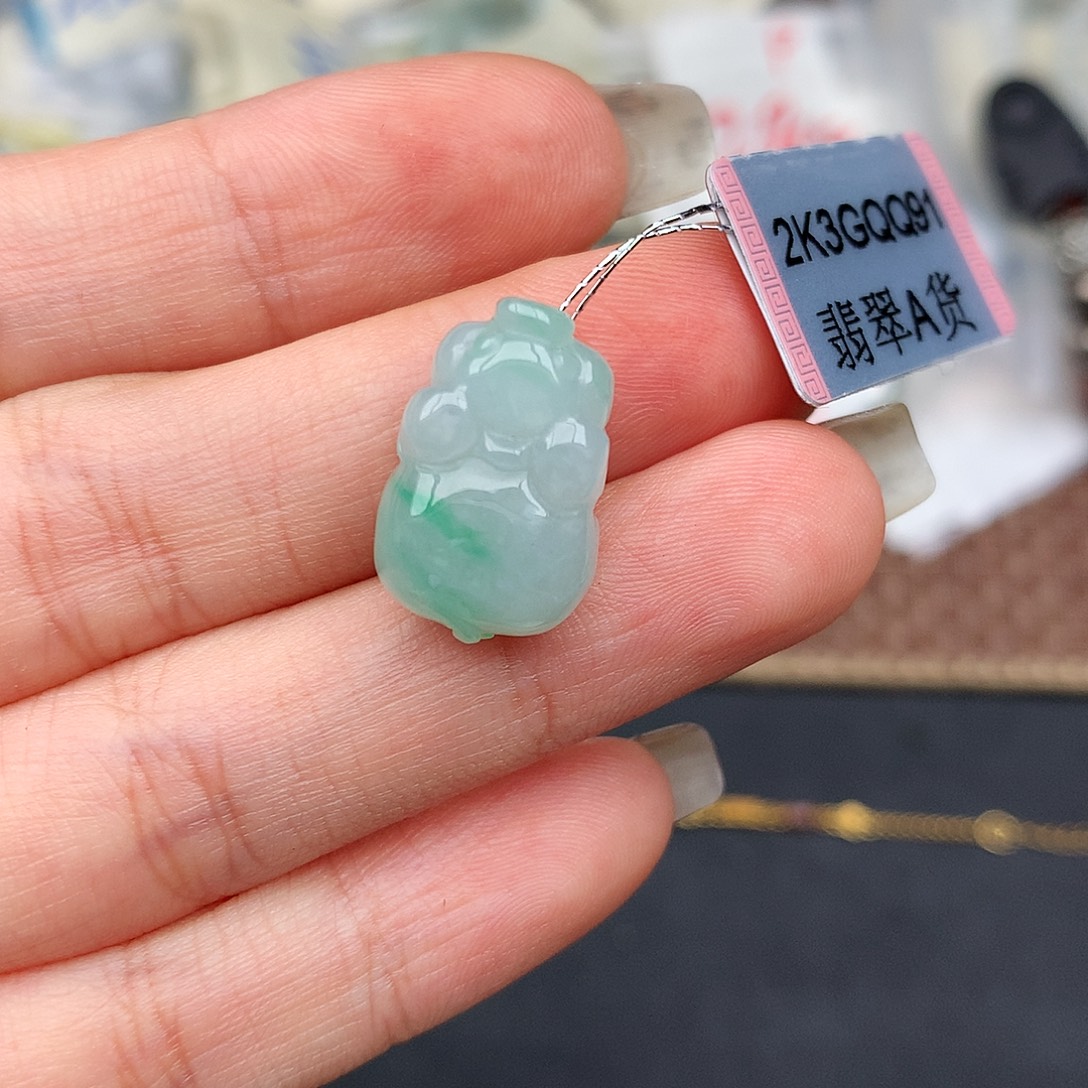 翡翠未镶嵌挂件….