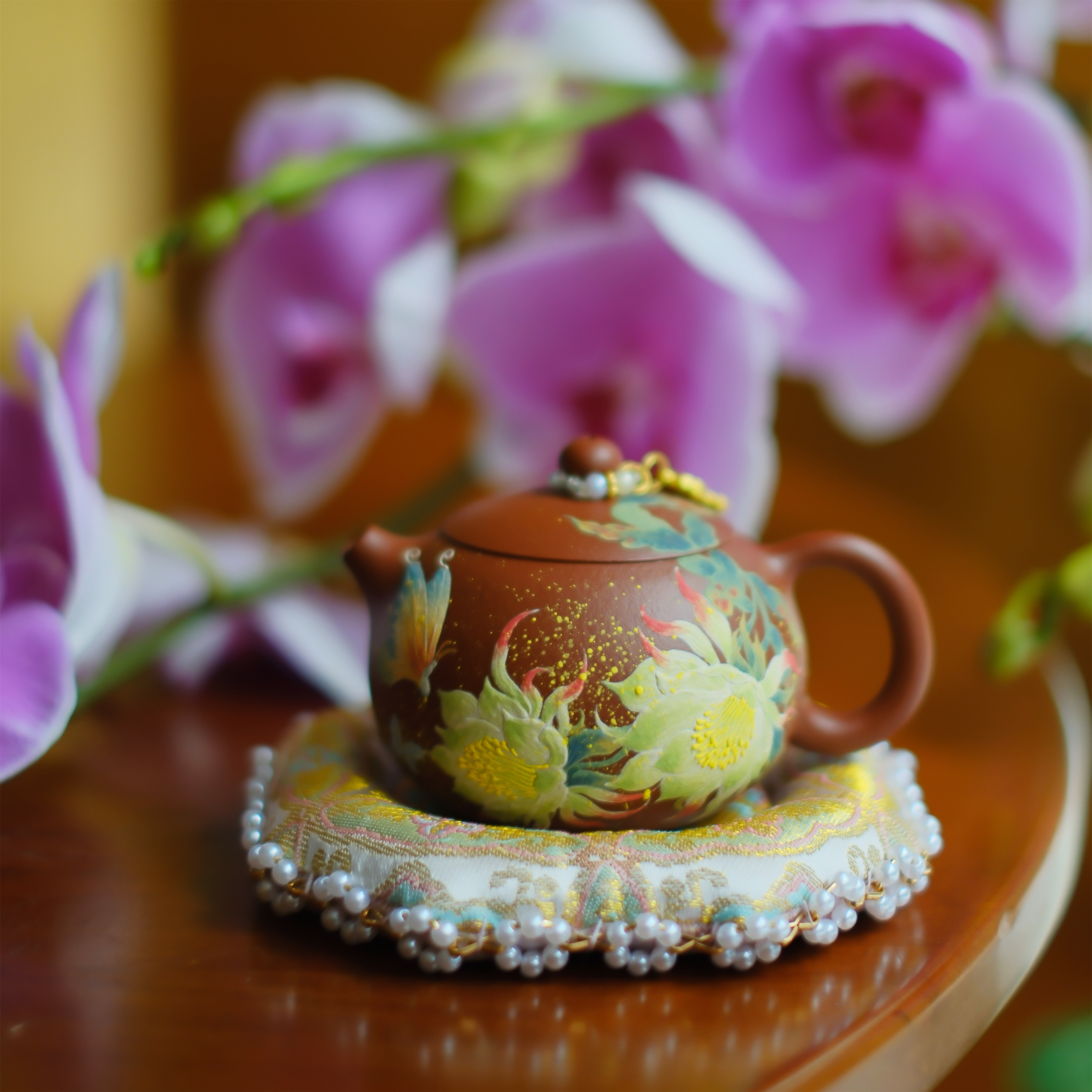 大碗茶器【蝶戏牡丹】朱泥·西施125cc·内推球孔手绘精工牡丹紫砂壶