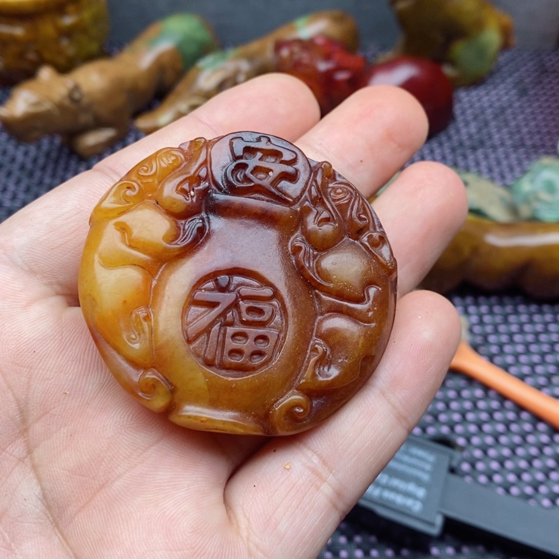 蛇纹石玉颈饰未镶嵌