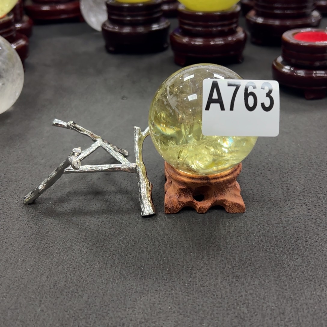 吃***记石材天然黄水晶球6.6