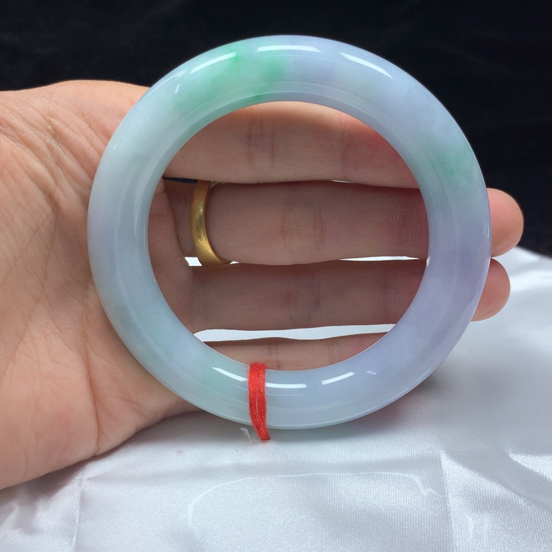 翡翠未镶嵌手镯（圆镯）55.6