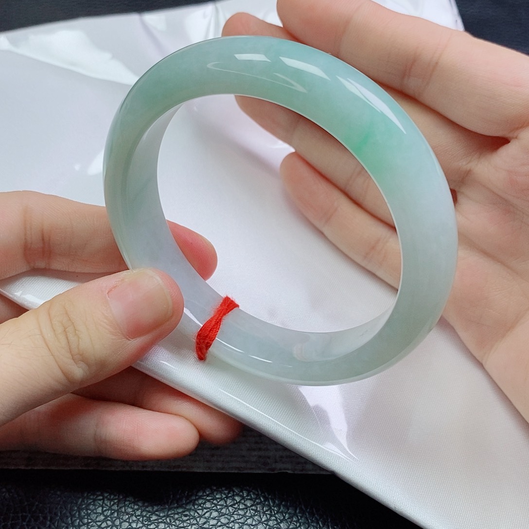 翡翠手镯未镶嵌正装