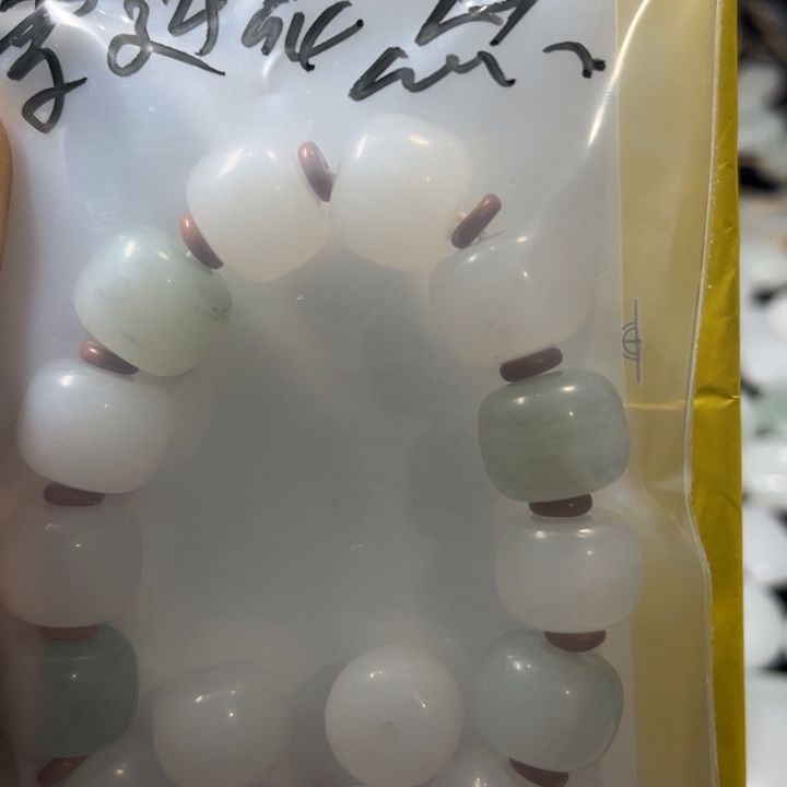 石英质玉未镶嵌颈饰