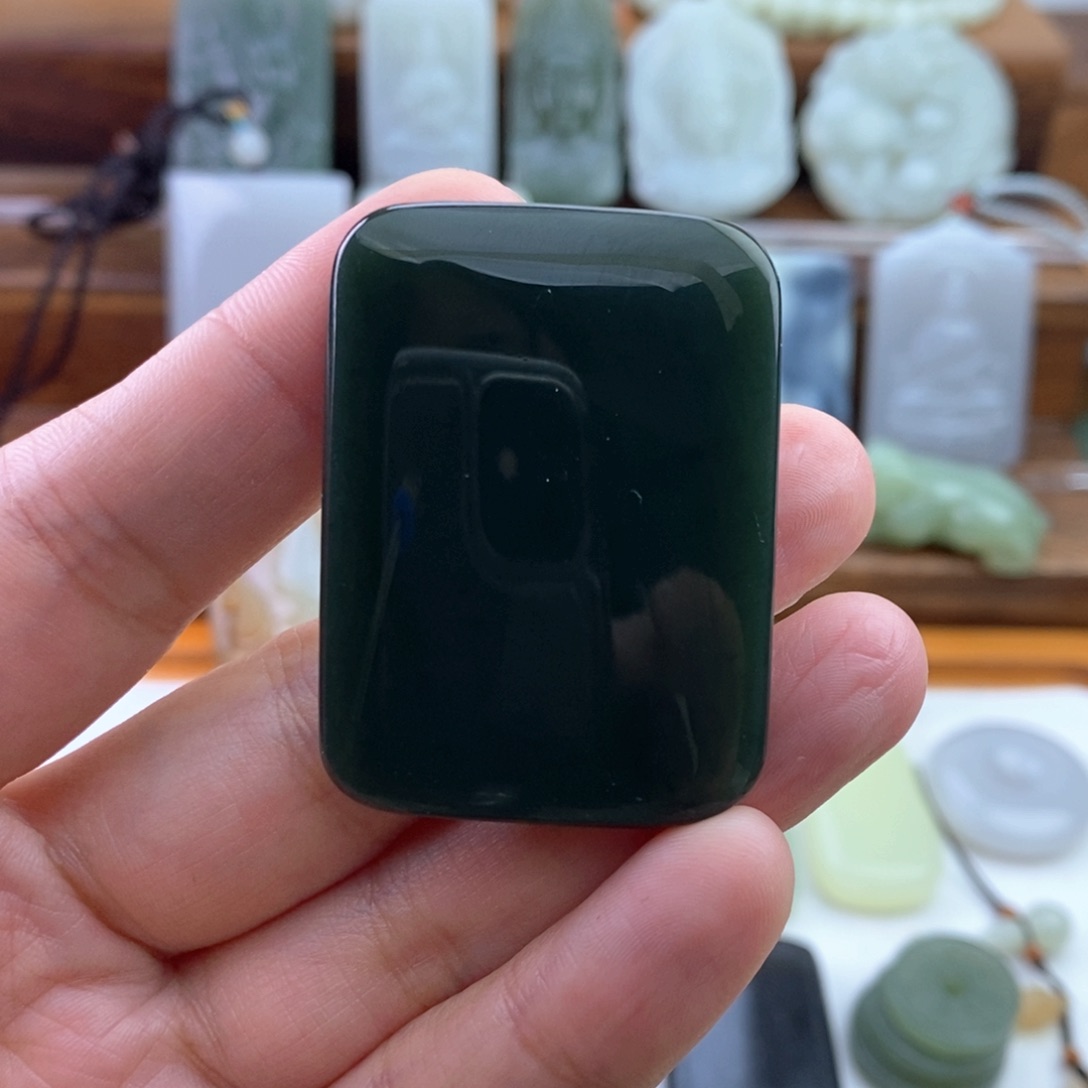 和田玉未镶嵌颈饰微包容有结构完美主义慎拍