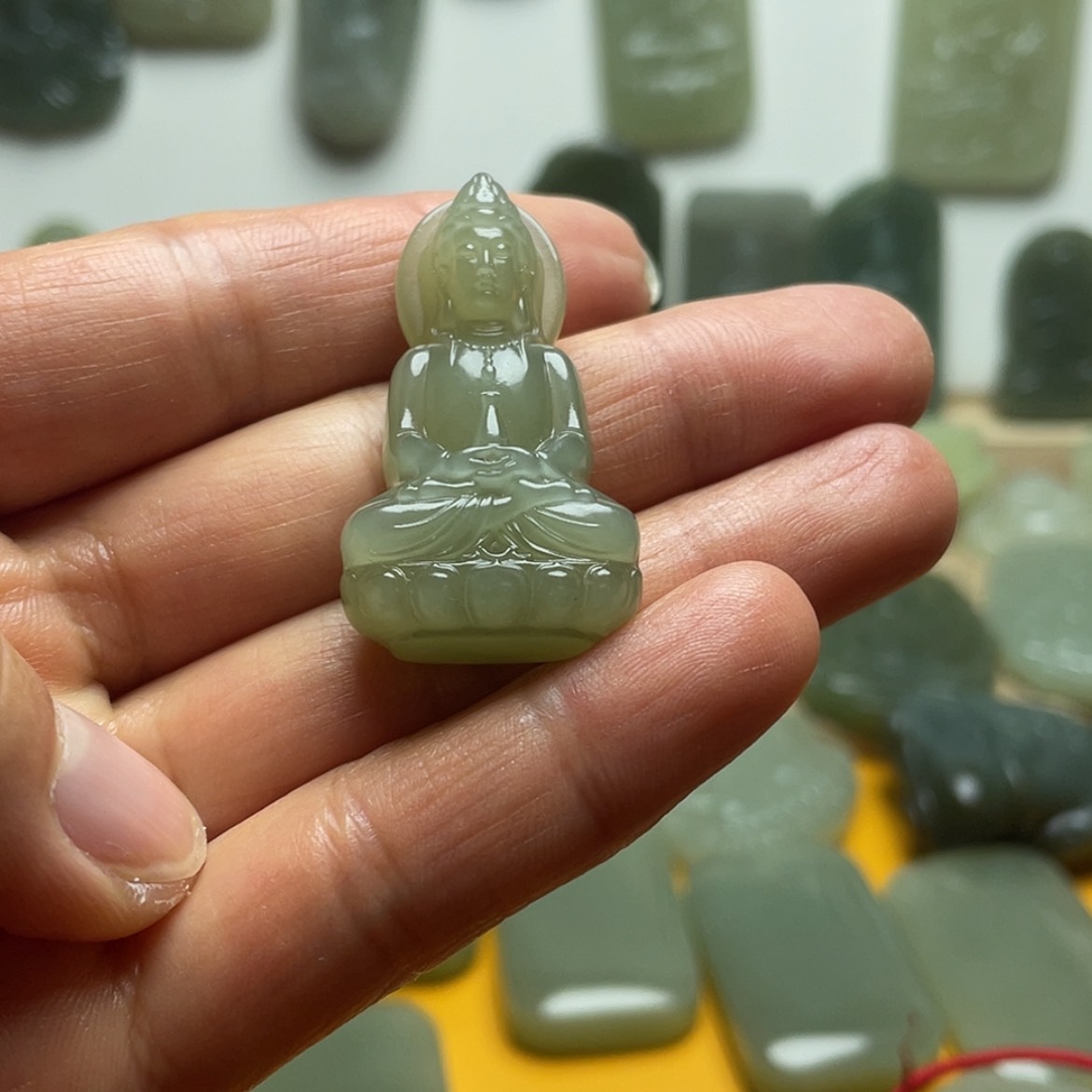 【闪购商品】和田玉颈饰未镶嵌壮****?