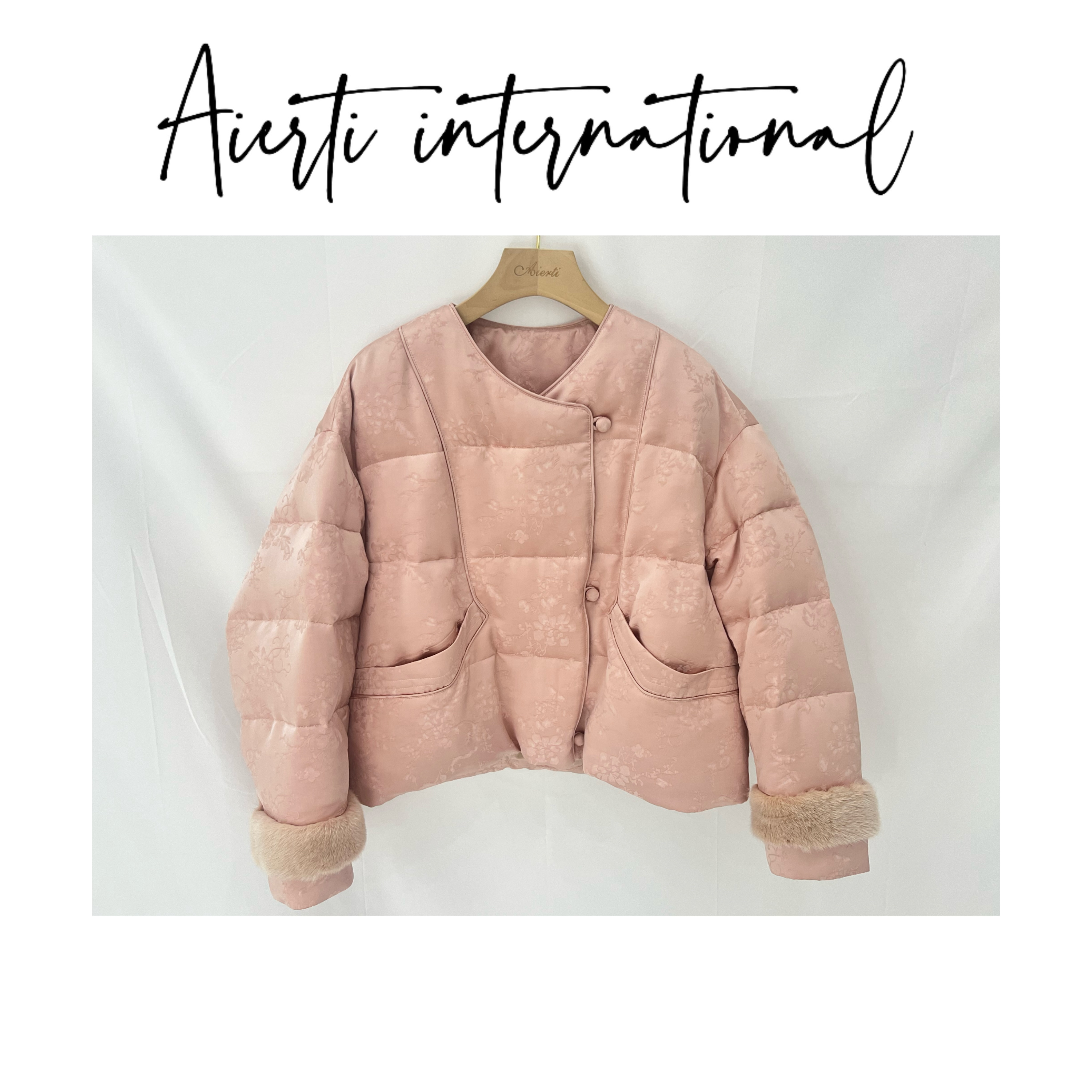 Aierti 2024冬季新款温柔粉色羽绒服女短款复古风水貂袖口外套