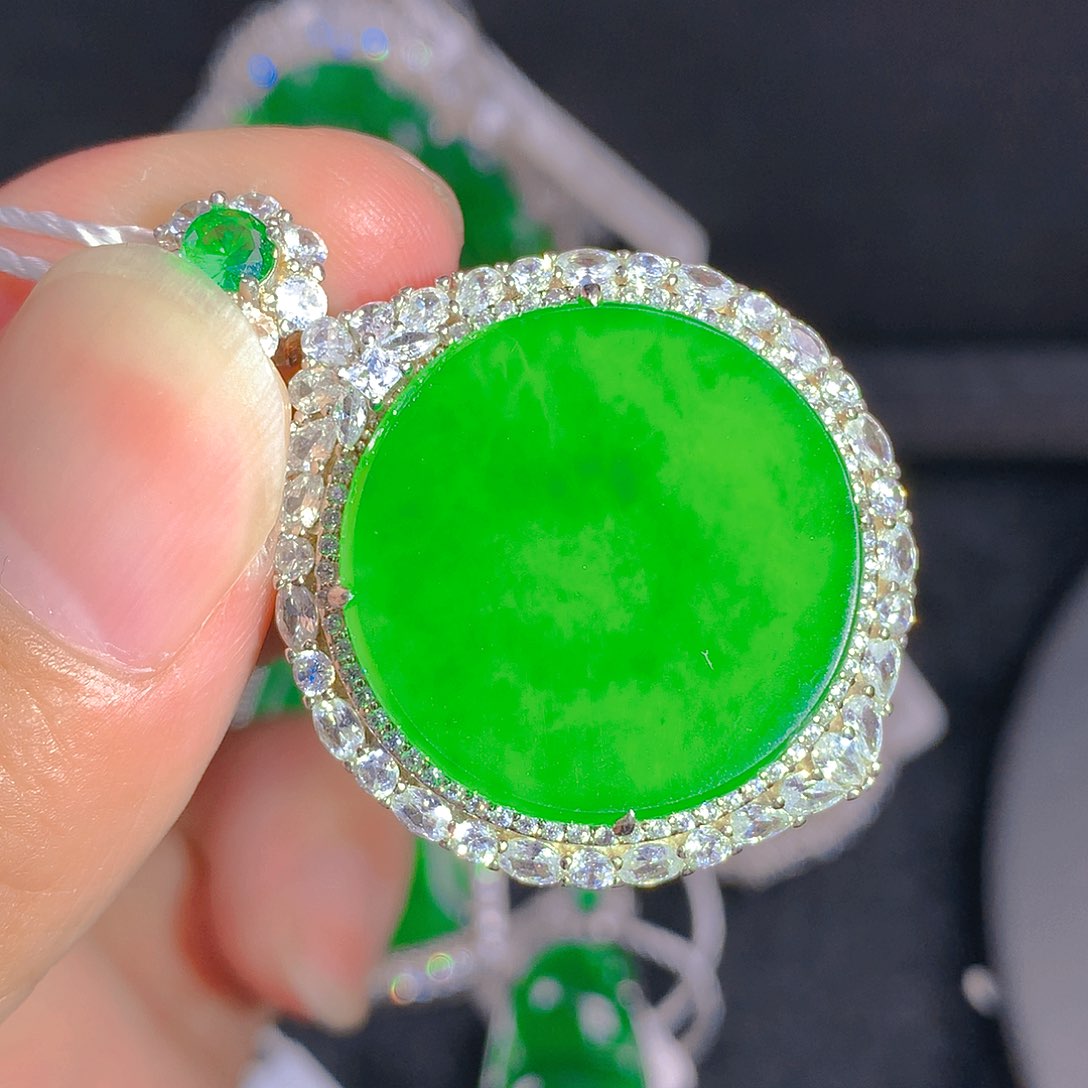 翡翠颈饰银S925镶嵌吊坠