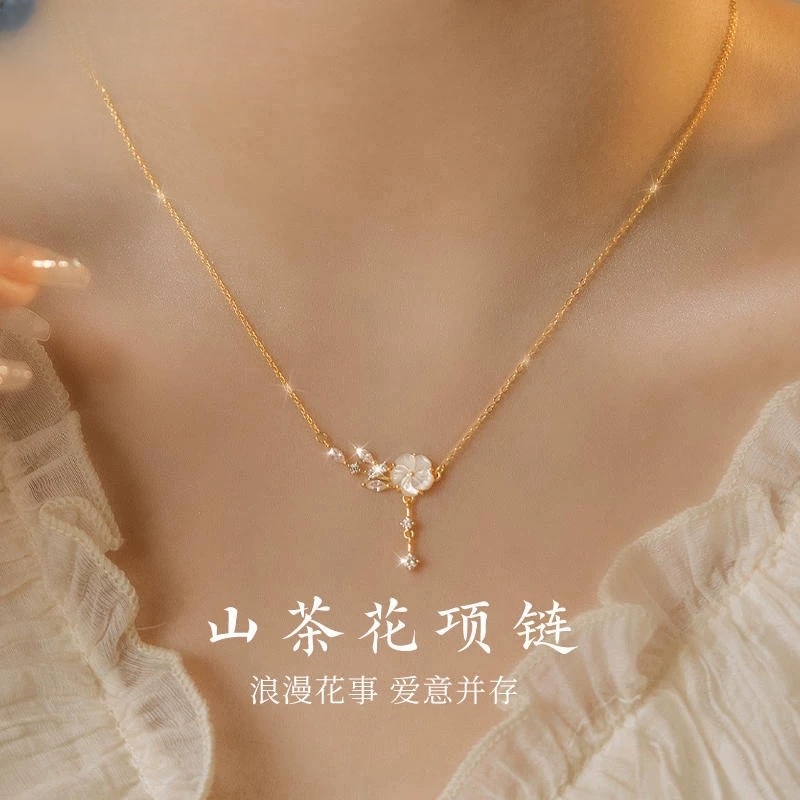 钛钢项链 山茶花锆石项链锁骨链轻奢设计高级感百搭颈链F043