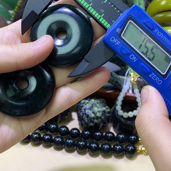 蛇纹石玉未镶嵌平安扣