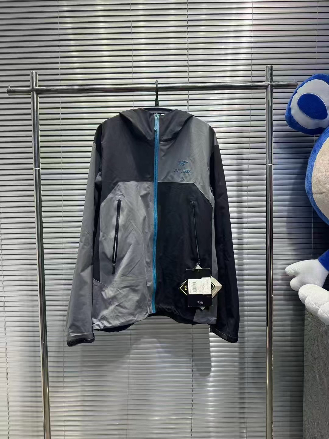 Arcteryx 始祖鸟 经典爆款 拼接拼色 拉链夹克 硬壳冲锋衣全新