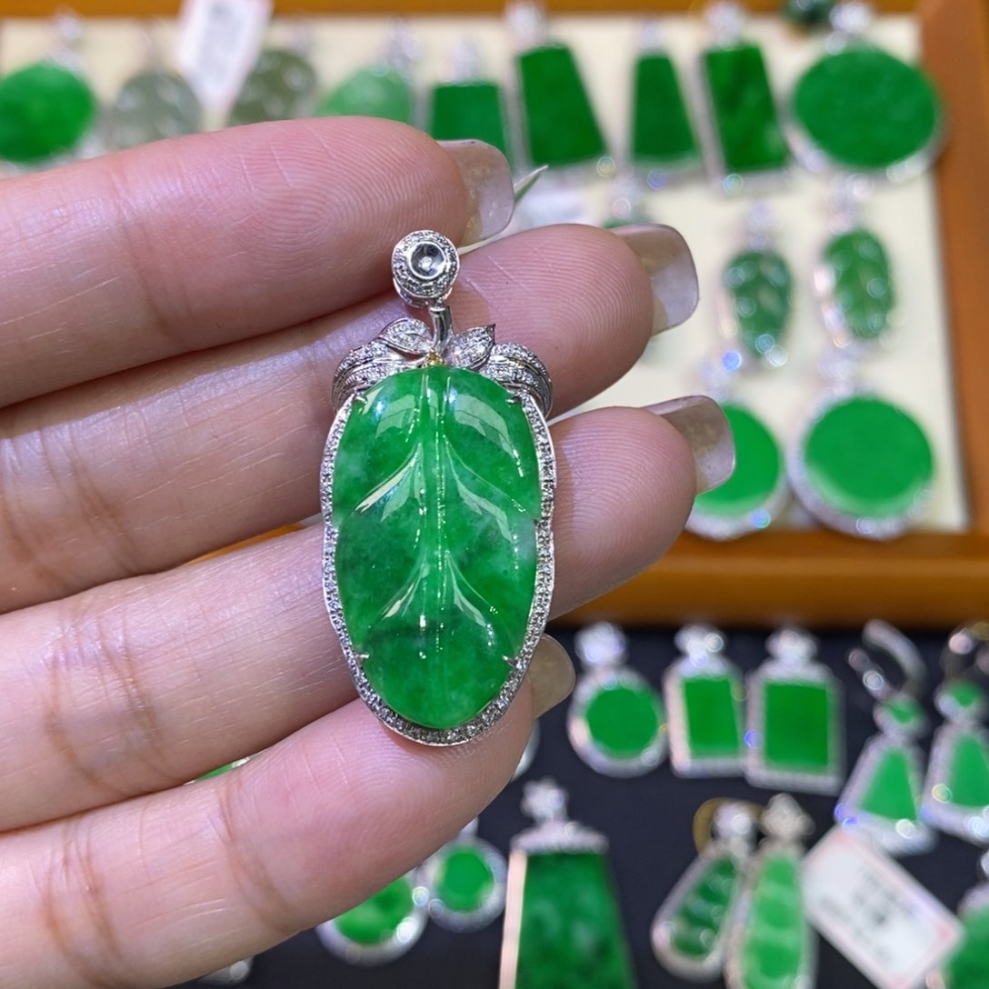 翡翠吊坠(不含链)18K金镶嵌吊坠