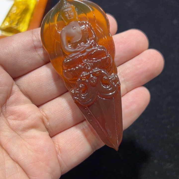 未镶嵌颈饰琥珀琥珀吊坠20克