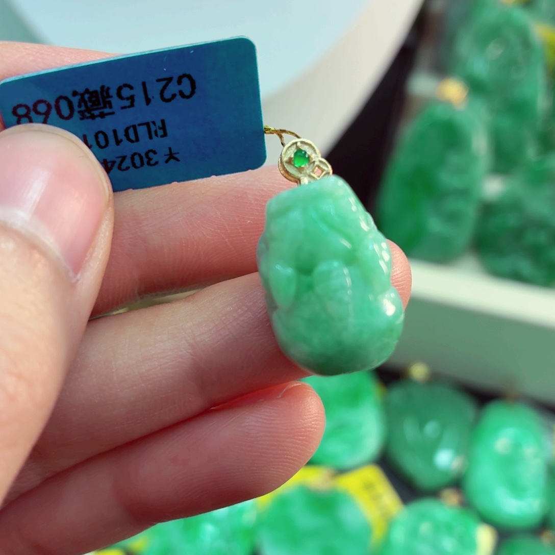 翡翠未镶嵌吊坠(不含链)