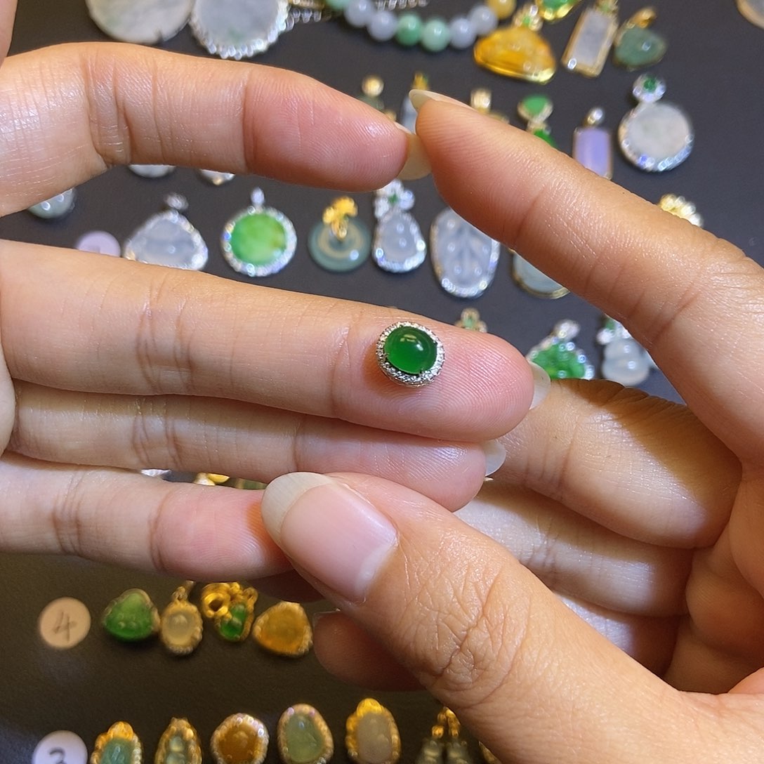 萌***)翡翠18K金镶嵌吊坠(不含链)