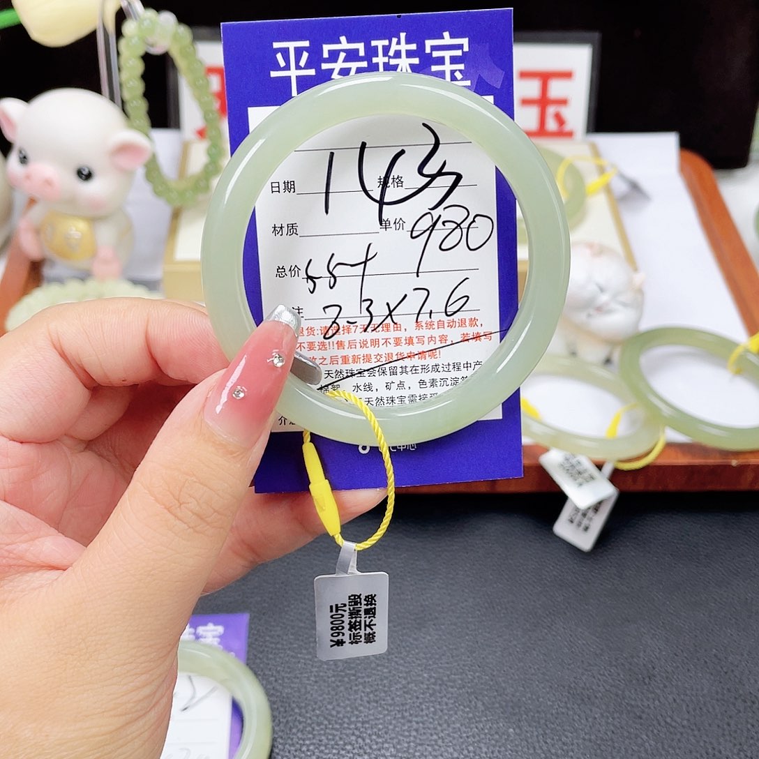 和田玉未镶嵌手镯