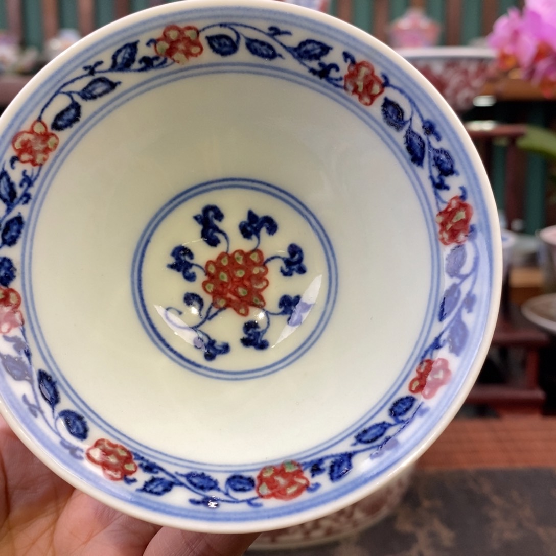 手工陶瓷青花釉里红缠枝斗笠杯