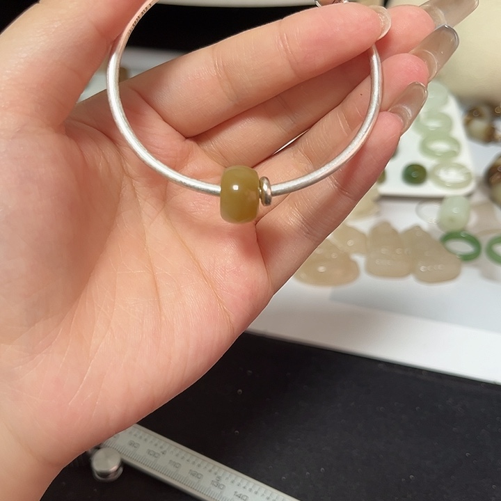 和田玉（糖玉）未镶嵌颈饰且末糖不退换