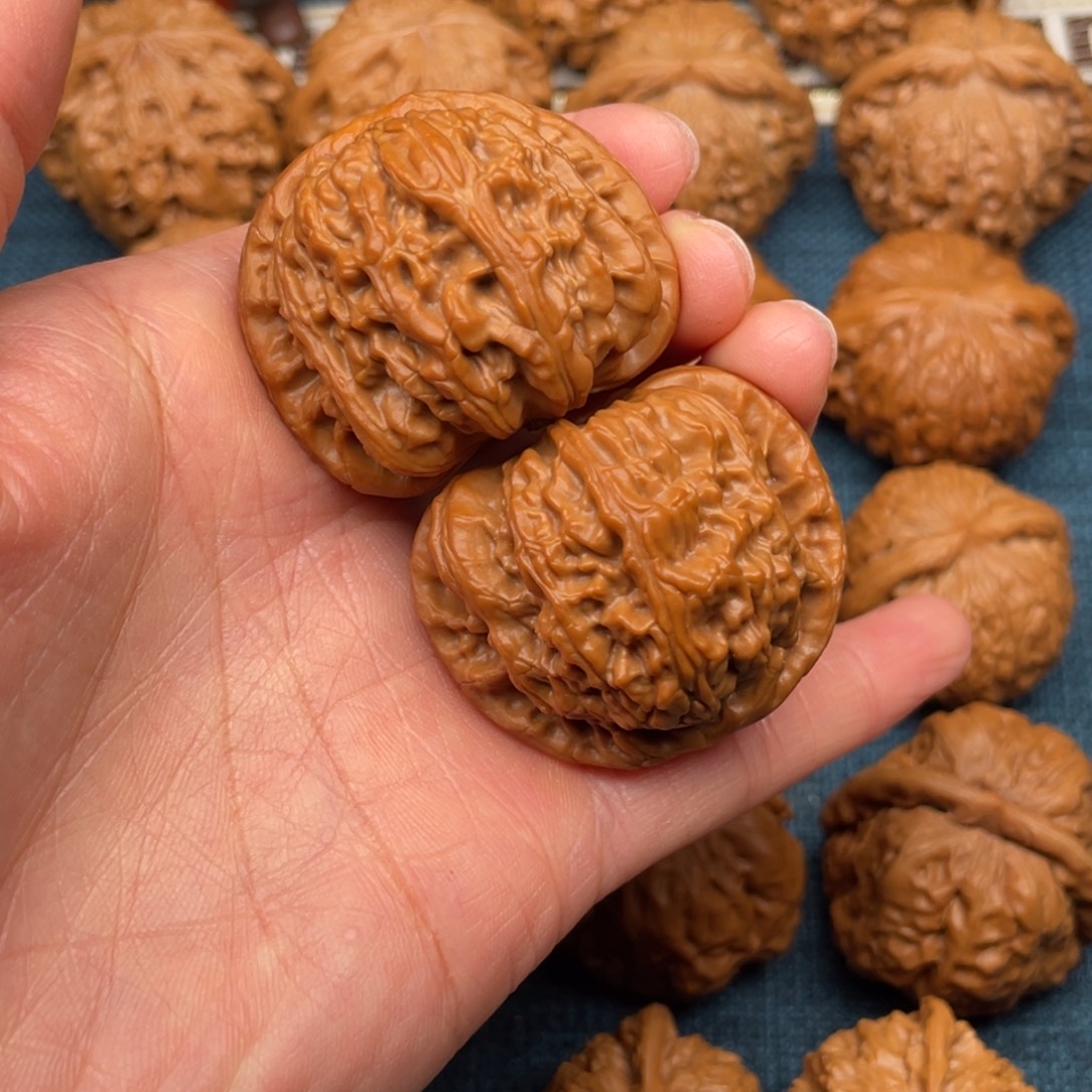 叶***凡文玩核桃把件41闷白